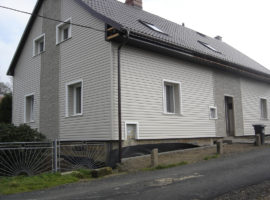 Kombinovaná fasáda domu (Krásná Lípa)