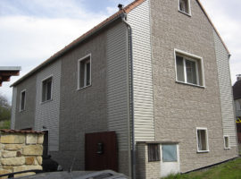 Kombinovaná fasáda domu (Velemín)