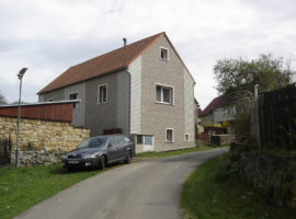 Kombinovaná fasáda domu (Velemín)