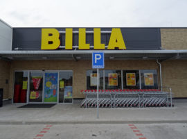 Fasáda retail parku (Vinoř)