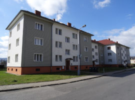 Fasáda bytového domu (Varnsdorf)
