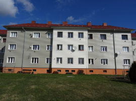 Fasáda bytového domu (Varnsdorf)